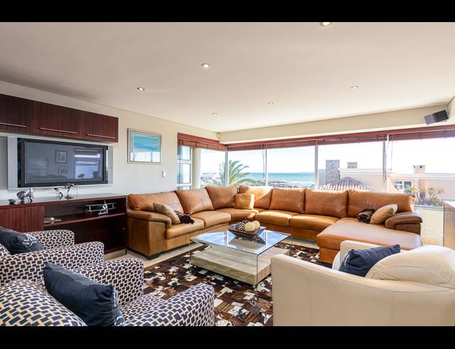 6 BEDROOM HOUSE FOR SALE IN BLOUBERGSTRAND